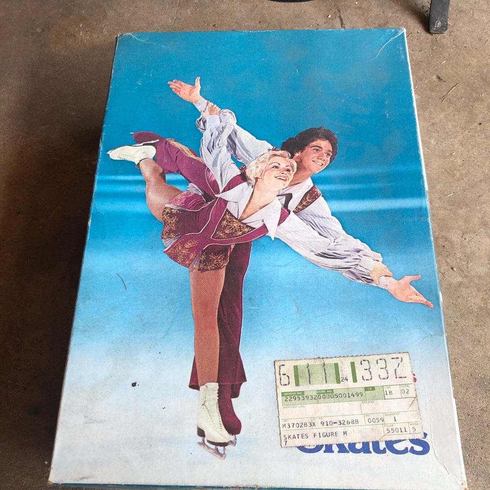 Vintage men’s ice skates size 7 1975 in box